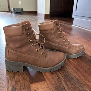 women’s casual boots, few marks on the sides and front, great condition